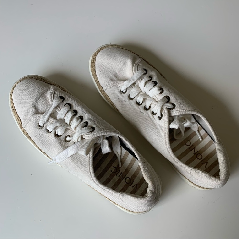 Vionic cream sneakers with tweed trim atβ white wall. Shoes feet love. Size 9 - Picture 4 of 16
